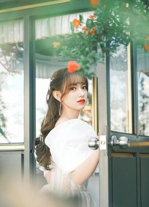 圈内人士爆料程潇恋情,甜蜜恋情引粉丝热议